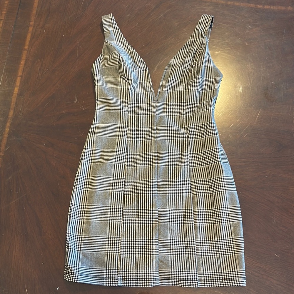 Forever 21 Deep V Neck Mini Dress (Medium)